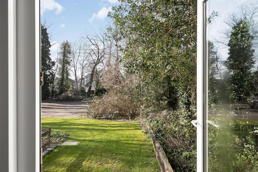Direct Access to Communal Gardens