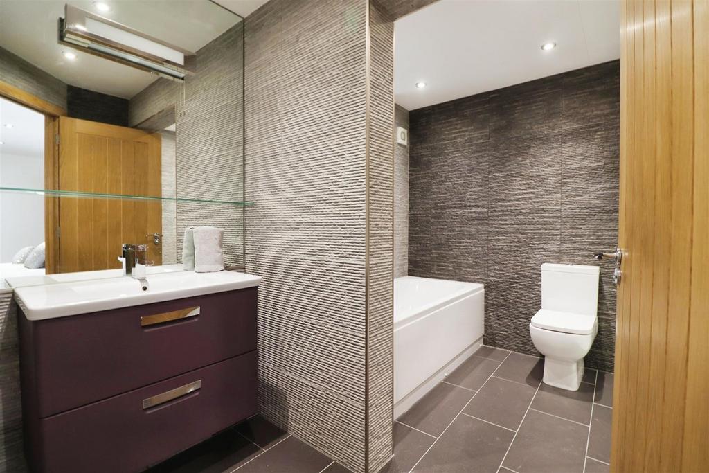 En-Suite Bath &amp; Shower Room / WC