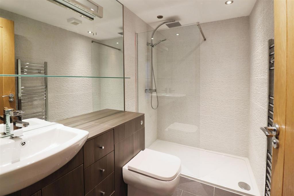 En-suite Shower Room / WC