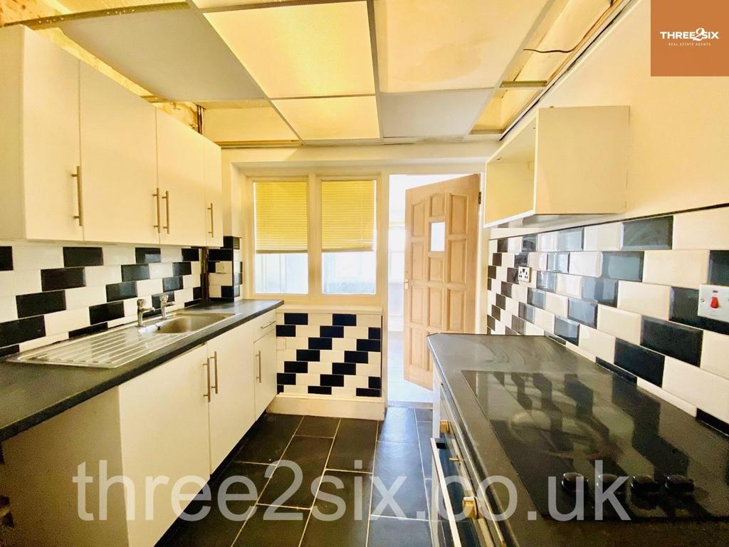 Versatile Three-Bedroom Property, Kent Street, Up