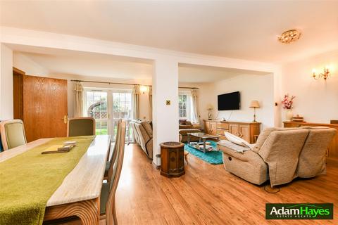 4 bedroom semi-detached house for sale, Kingsgate Avenue, London N3