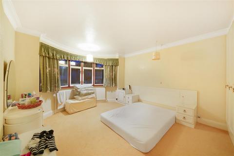 4 bedroom detached house to rent, Mulgrave Road, Harrow