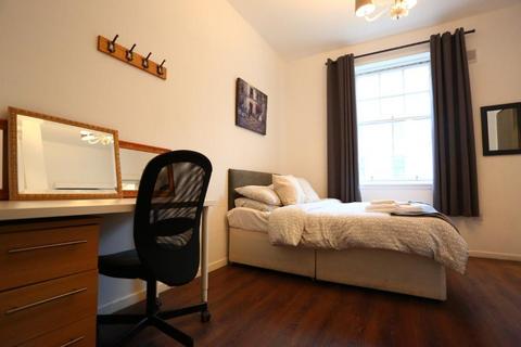 2 bedroom flat to rent, Tron Square, Edinburgh, EH1