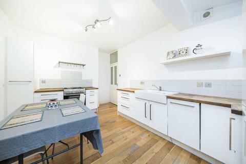 2 bedroom maisonette for sale, Perry Rise, London SE23