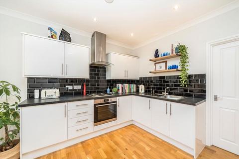 1 bedroom flat for sale, Faversham Road, London SE6