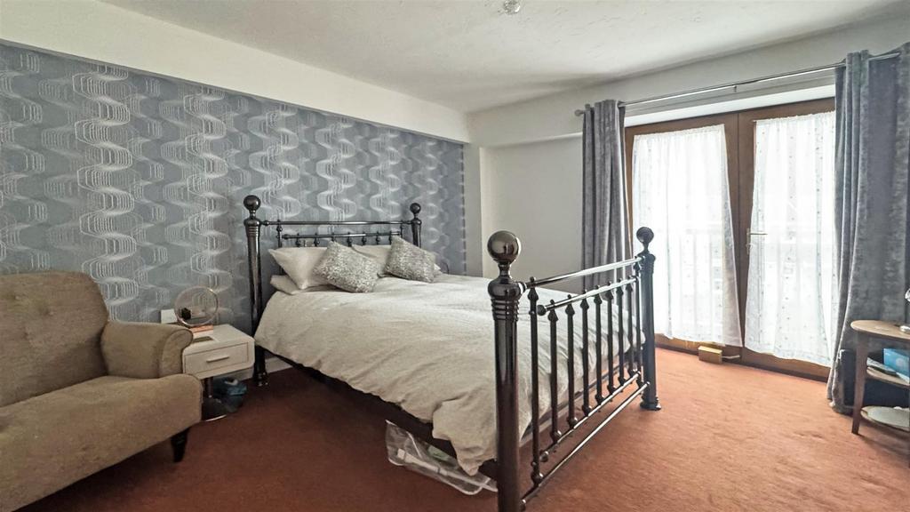 Bedroom 1 1 (2).jpg