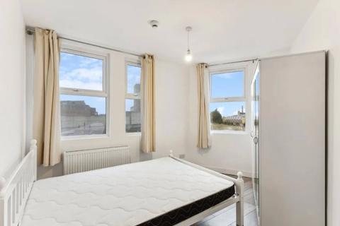 3 bedroom apartment to rent, Great Eastern Street, London, EC2A