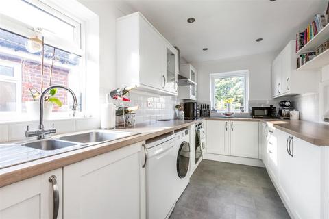 15, Windermere Court, 44 Park Road, Kenley, CR8 5AR