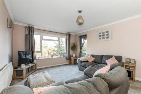 15, Windermere Court, 44 Park Road, Kenley, CR8 5AR