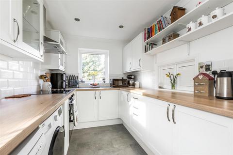 15, Windermere Court, 44 Park Road, Kenley, CR8 5AR