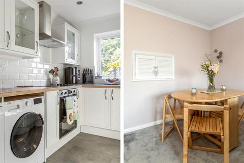 15, Windermere Court, 44 Park Road, Kenley, CR8 5AR