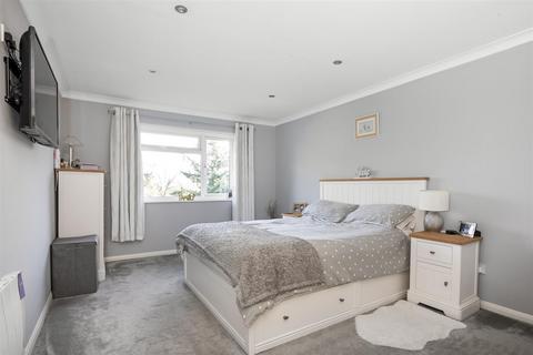 15, Windermere Court, 44 Park Road, Kenley, CR8 5AR