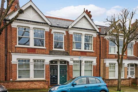 3 bedroom flat to rent, Badminton Road, London SW12