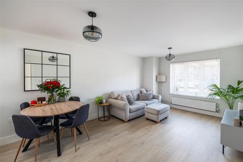 Flat 1, Brambling Court, 4 Brocklehurst Way, Horley, RH6 8GP