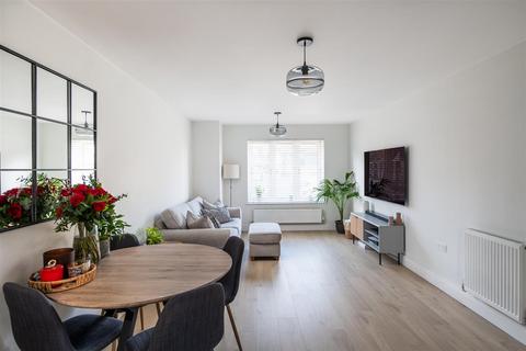 Flat 1, Brambling Court, 4 Brocklehurst Way, Horley, RH6 8GP