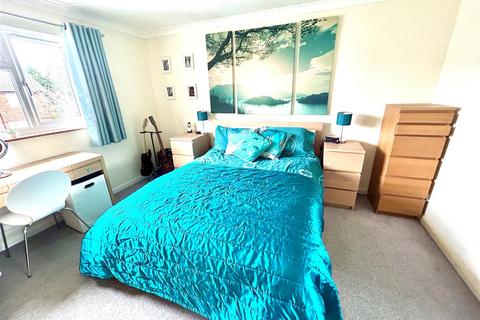 4 Ten Acres, Fetcham, Leatherhead, KT22 9XQ