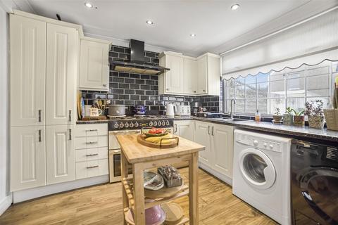 27 Cwrt Sart, Neath, SA11 2ST