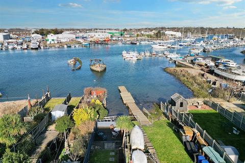 3 bedroom end of terrace house for sale, Lake View Road, Oulton Broad