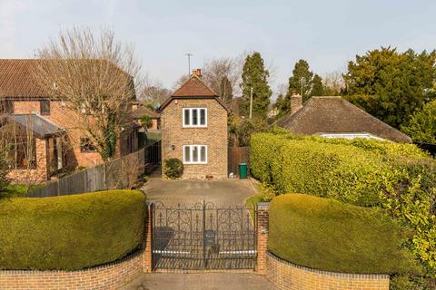 2 bedroom detached house for sale, Three Bridges Road, Crawley RH10