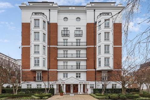 Walnut Court, Kensington Green, W8