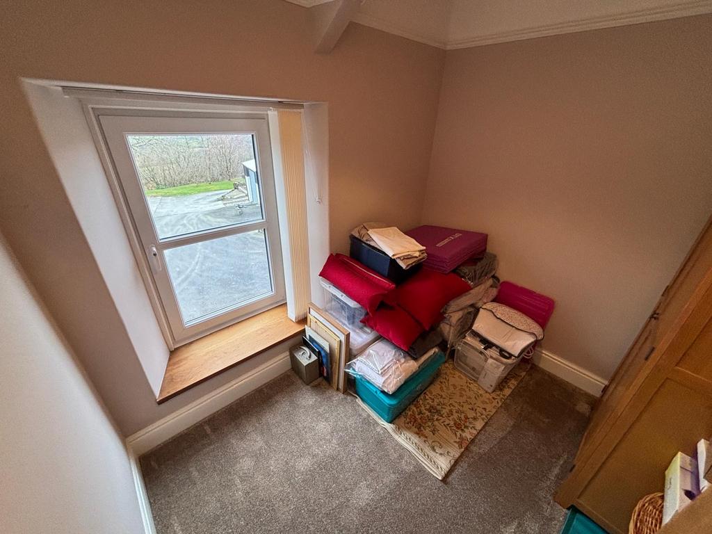 Front bedroom 4