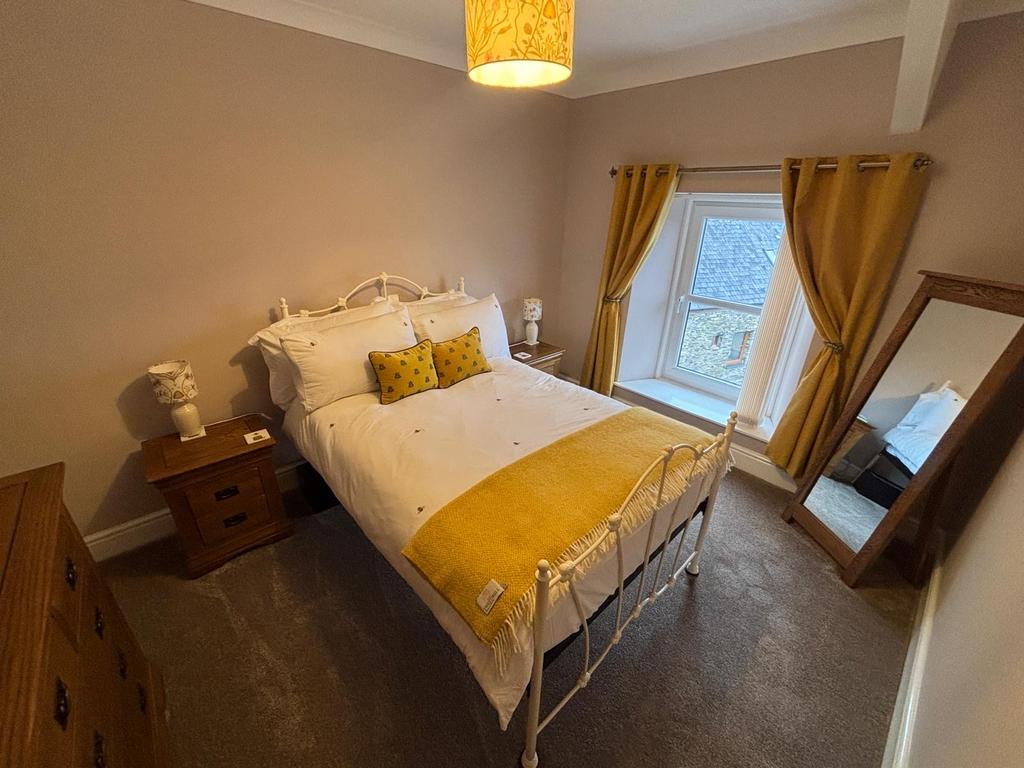 Front bedroom 2