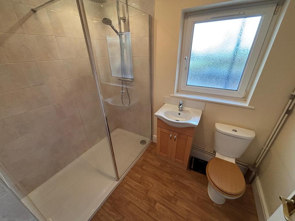 En suite to annexe bedroom 1