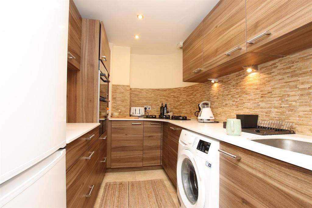 Kitchen (2).JPG