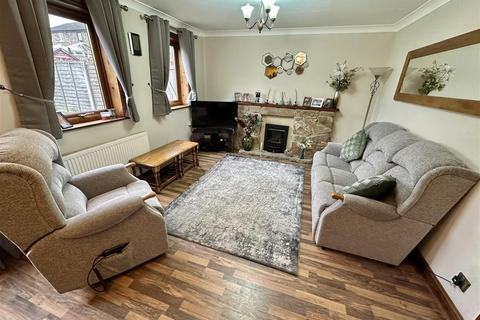 3 bedroom end of terrace house for sale, John Booth Close, Roberttown, Liversedge