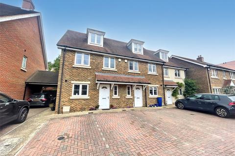 4 bedroom end of terrace house for sale, Hunters Place, Surrey GU26