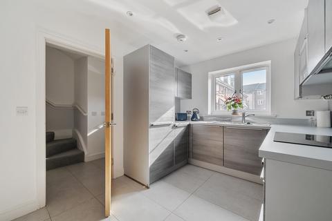4 bedroom end of terrace house for sale, Hunters Place, Surrey GU26