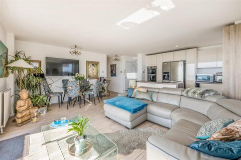 3 bedroom penthouse for sale, St. Catherines Terrace, Hove BN3