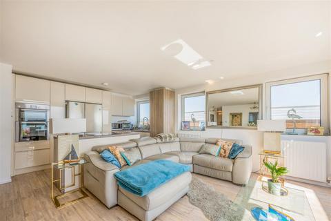 3 bedroom penthouse for sale, St. Catherines Terrace, Hove BN3