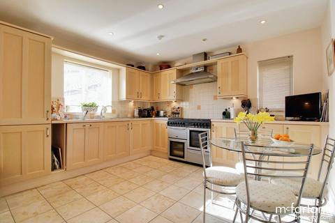 16 Nursery Close, Wroughton, Swindon, SN4 9DR