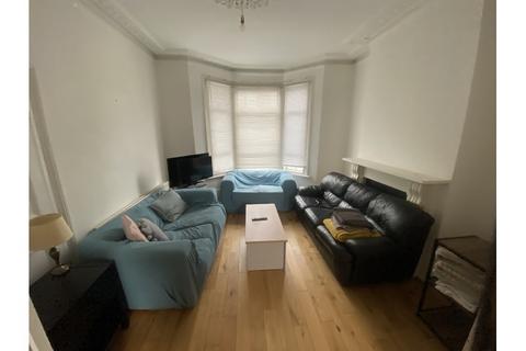 4 bedroom terraced house to rent, SOLON ROAD, BRIXTON, SW2