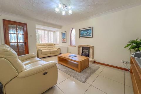 4 bedroom detached house for sale, Gloucester Close, Nuneaton