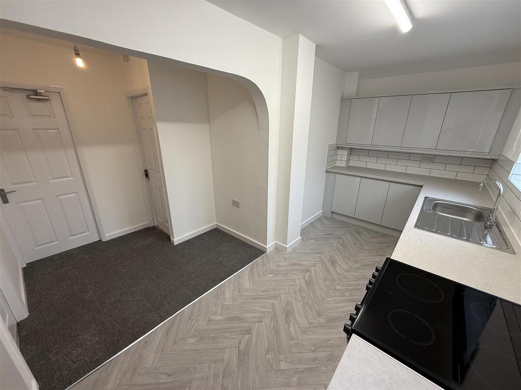 Kitchen 1.JPG