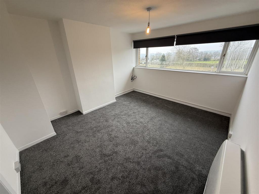 Lounge 1.JPG