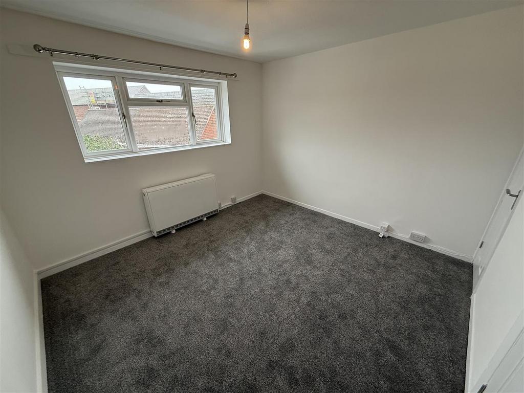 Bedroom 1.JPG