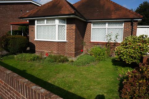 2 bedroom bungalow to rent, Pycroft Close, Southampton SO19