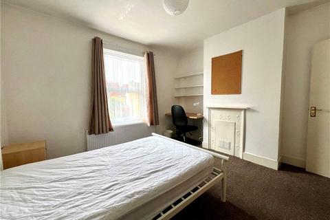 4 bedroom semi-detached house to rent, Guildford Park Road, Guildford, Surrey, GU2
