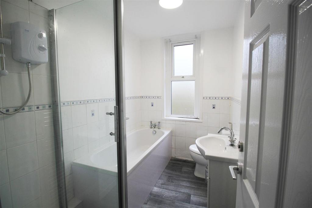 1st Floor Bathroom.jpg