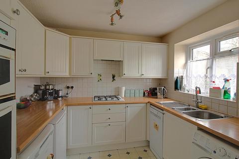 12 Compass Field, Hook, RG27 9SH
