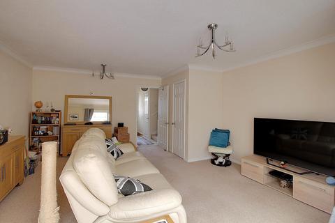 12 Compass Field, Hook, RG27 9SH