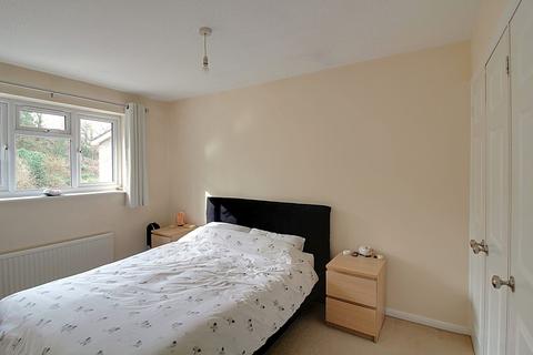 12 Compass Field, Hook, RG27 9SH