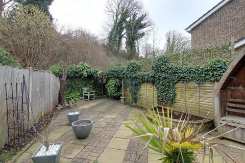 12 Compass Field, Hook, RG27 9SH