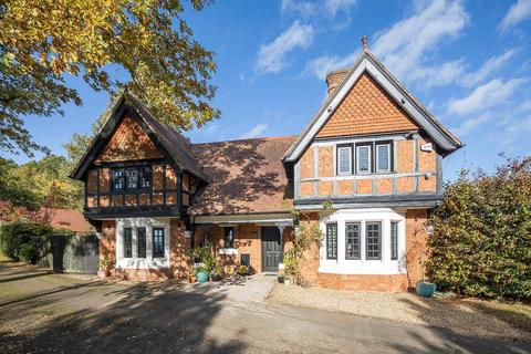 5 bedroom detached house for sale, Welford Road, Spratton, Northampton