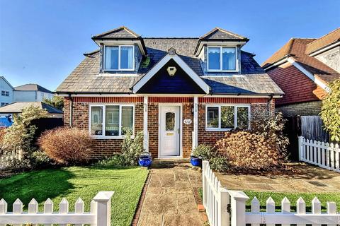 3 bedroom detached house for sale, St. Lawrence Way, Eastbourne