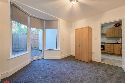 2 bedroom flat to rent, St. Marys Road, London NW11