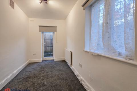 2 bedroom flat to rent, St. Marys Road, London NW11